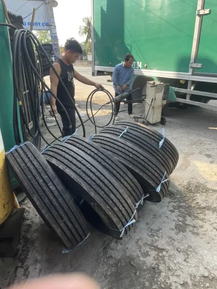 Vá vỏ lưu động – Giải pháp nhanh gọn khi xe gặp sự cố