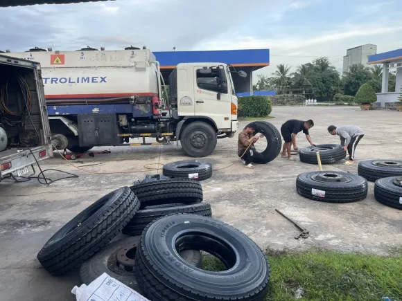  0933 453 295 -Dịch Vụ Vá Vỏ Lưu Động Cao Tốc 24/24: Cứu Hộ Lốp Ô Tô Xuyên Đêm An Toàn & Cấp Tốc