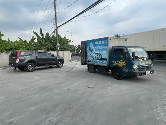 Cứu hộ lốp xe khẩn cấp 24/24 – Đồng hành cùng bạn trên mọi hành trình
