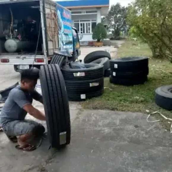 Gọi vá vỏ 30 phút là có mặt – quá tiện!