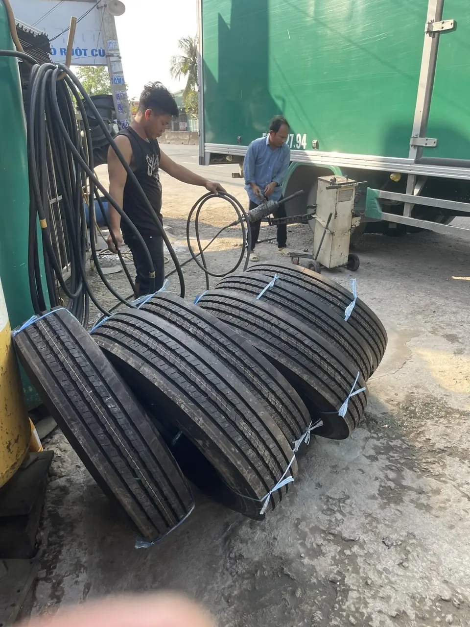VỎ XE TẢI CŨ TIỀN GIANG